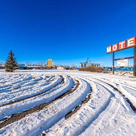 Blue Horse Motel Beiseker Exterior foto